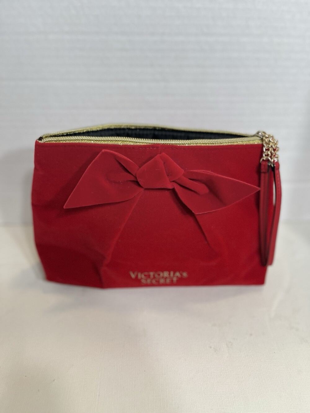 VICTORIA SECRET VELVET WRISTLET - MAKEUP COSMETIC BAG POUCH CASE - RED - NWT